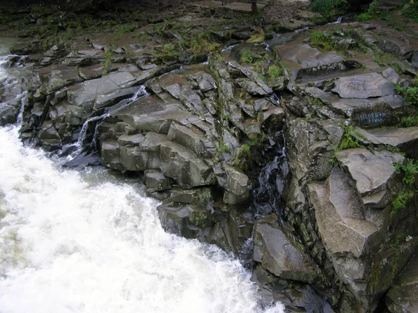 Río Áspero Los Cárpatos Las Laderas Las Rocas — Foto de Stock