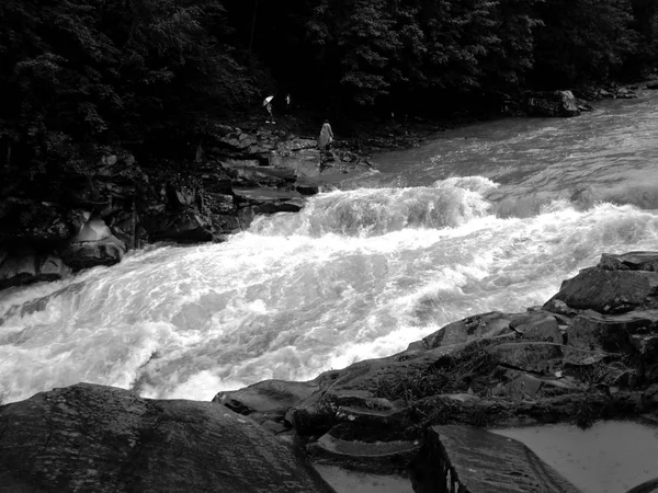 Ruwe Rivier Karpaten Hellingen Van Rotsen — Stockfoto