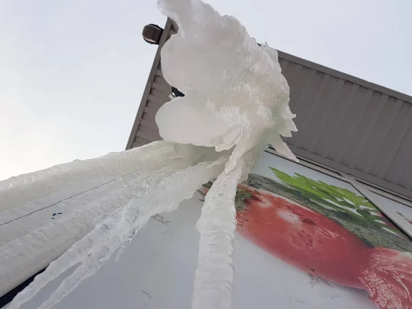 Carámbanos Peligrosos Bloques Hielo Invierno — Foto de Stock