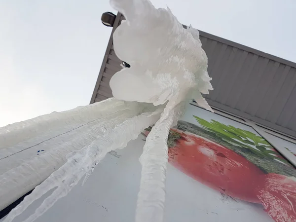 Tehlikeli Buz Sarkıtları Kışın Buz Blokları — Stok fotoğraf