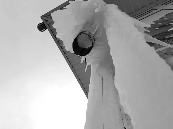 Carámbanos Peligrosos Bloques Hielo Invierno — Foto de Stock