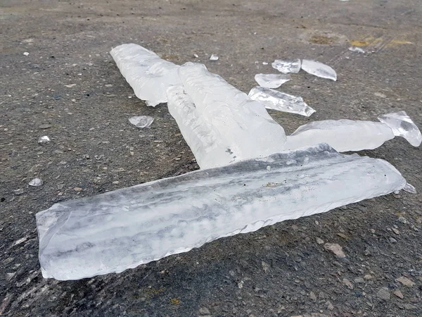 Небезпечні Бурульки Блоки Льоду Взимку — стокове фото