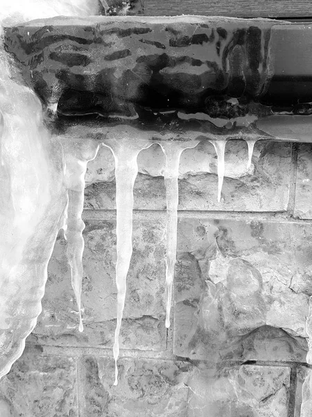 Nebezpečné Rampouchy Bloky Ledu Zimě — Stock fotografie