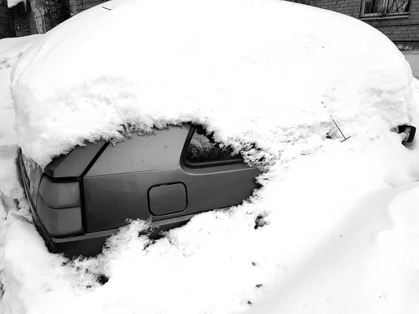 Carro Totalmente Coberto Neve Fica Inverno — Fotografia de Stock