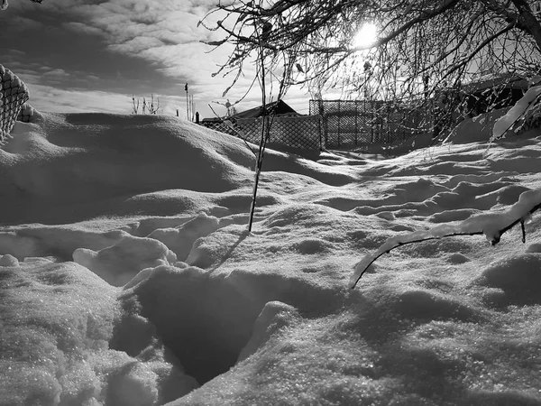 Hermosa Nieve Blanca Cerca Casa Invierno —  Fotos de Stock