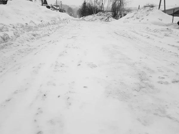 Kışın Kar Arka Plan Üzerinde Kapalı Akşam Yol — Stok fotoğraf