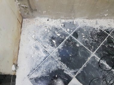 Banyo yenileme ve hizalanmış duvarlar