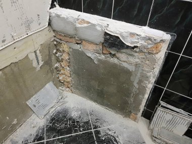Banyo yenileme ve hizalanmış duvarlar