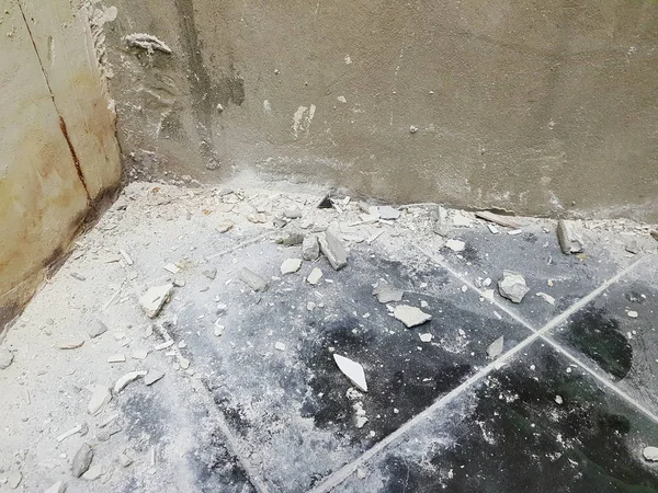 Banyo yenileme ve hizalanmış duvarlar