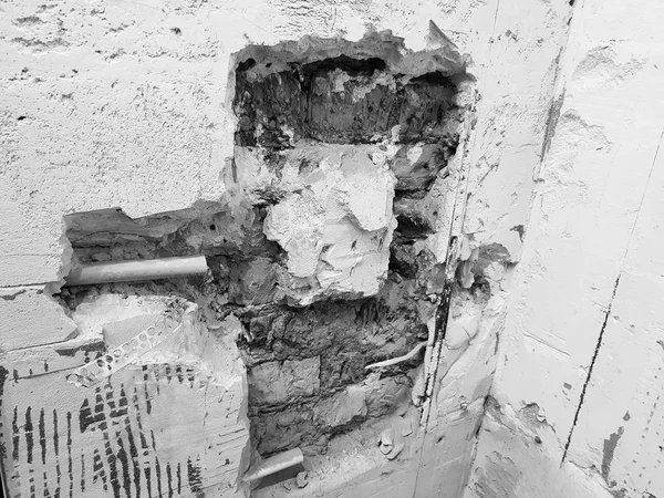 Cihlová zeď a propylen potrubí — Stock fotografie