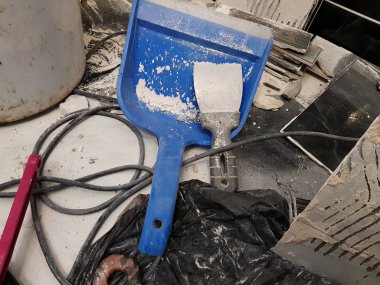 Araçları ile bina onarım ve fırça, mala ve mala ile çekiç