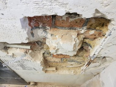 tuğla duvar ve propilen boru