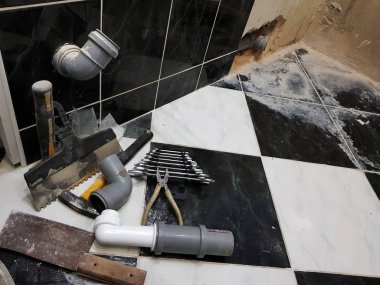 Tamir araçları çekiç, balyoz ve anahtarları ile bina-