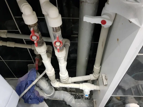 Grifo y conexión flexible para el suministro de agua - agua del grifo — Foto de Stock