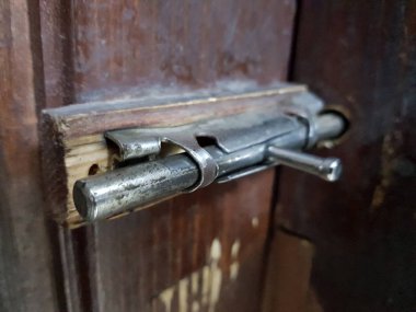 Eski mandal veya heck ahşap bir kapı üzerinde