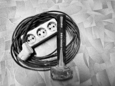 Elektrik uzantısı ve çekiç kiremitli kat