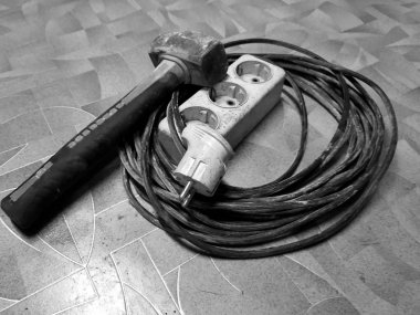 Elektrik uzantısı ve çekiç kiremitli kat