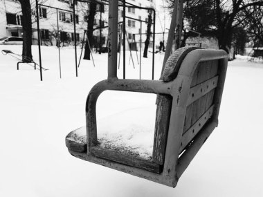 Kış - salıncak house civarındaki çocuk oyun alanı