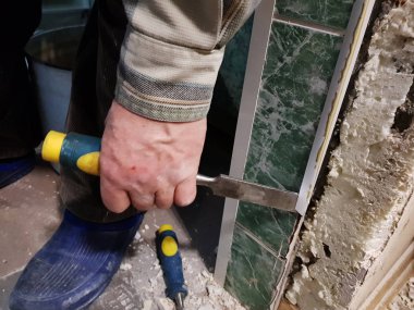 Onarım - aracı keski Oluşturucusu'nun elinde