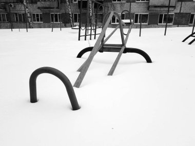 Kış - salıncak house civarındaki çocuk oyun alanı