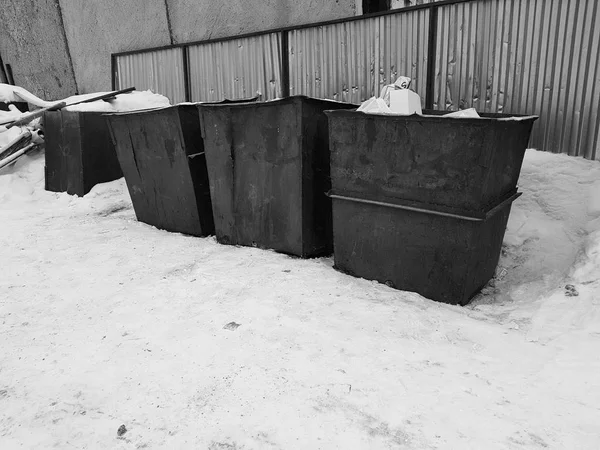 Rusty trash cans on the snow in winter — Stock Photo, Image