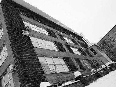 Çatıda tehlikeli buz Bloğu kışın kilitleniyor