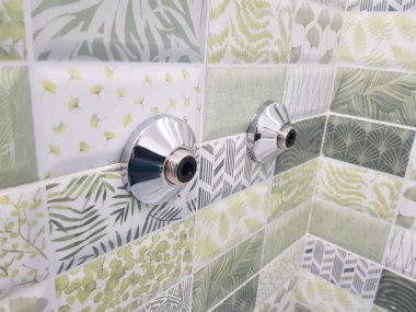 Onarım ve inşaat - reflektörler bir su için bir kiremit dokunun