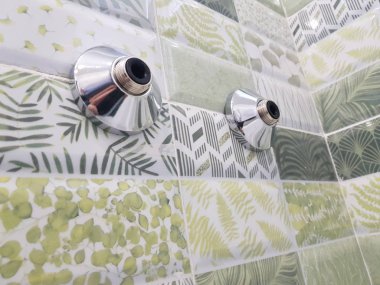 Onarım ve inşaat - reflektörler bir su için bir kiremit dokunun