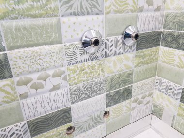 Onarım ve inşaat - reflektörler bir su için bir kiremit dokunun