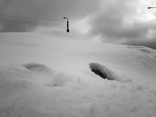 冬天人类雪的美丽的孤独痕迹 — 图库照片