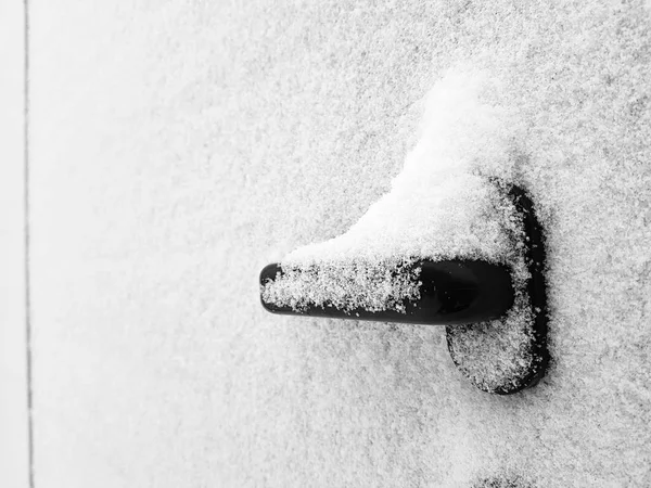 Door handle on the gate or gate is covered in snow in winter — Stock Photo, Image