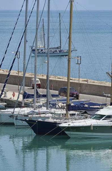 Włochy Sycylia Morze Śródziemne Marina Ragusa Czerwca 2018 Luksusowe Jachty — Zdjęcie stockowe