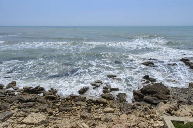 İtalya, Sicilya, Akdeniz, görünümü Torre di Mezzo (Ragusa eyaletinin adlı Sicilyalı Güney Doğu kıyı şeridi)