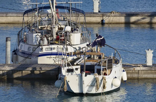 İtalya, Sicilya, Akdeniz, Marina di Ragusa; 23 Haziran 2018, Yelkenli tekneler limanda - Editörden