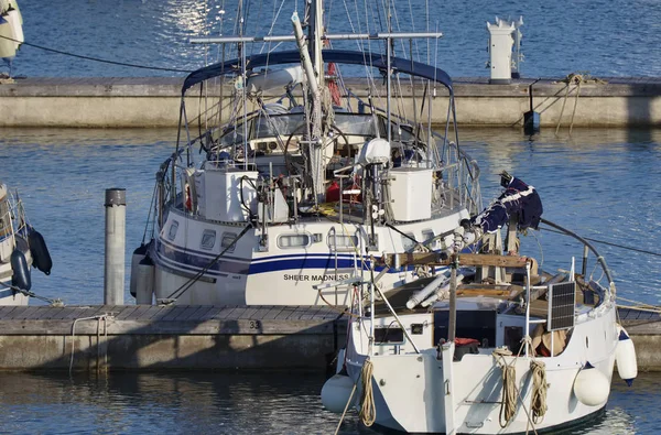 İtalya, Sicilya, Akdeniz, Marina di Ragusa; 23 Haziran 2018, Yelkenli tekneler limanda - Editörden