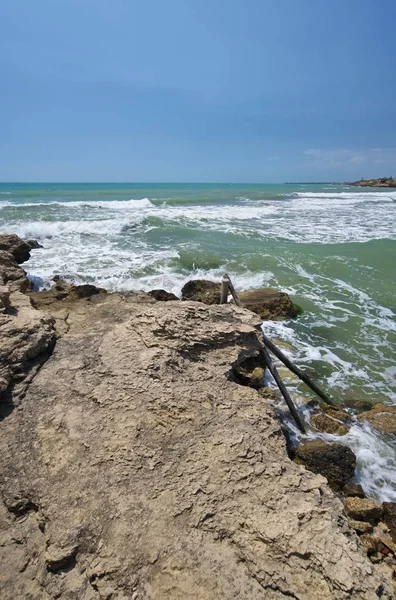 Itália Sicília Mar Mediterrâneo Vista Costa Rochosa Siciliana Sudeste Torre — Fotografia de Stock