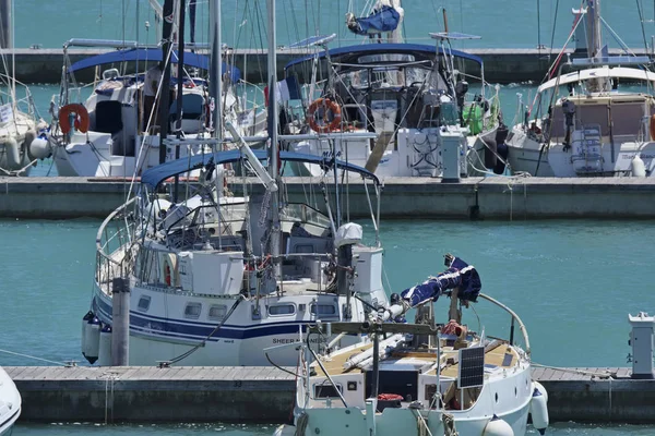 Italia Sicilia Mar Mediterraneo Marina Ragusa Giugno 2018 Barche Vela — Foto Stock