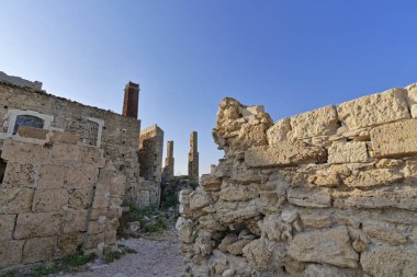 İtalya, Sicilya, Avola (Siracusa eyaleti), fabrika Harabeleri Balık tutma eski tuna