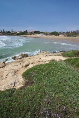 İtalya, Sicilya, Akdeniz, Güney Doğu kıyı şeridi Sicilya görünümünü ve Torre di Mezzo plaj (Ragusa eyaletinin)