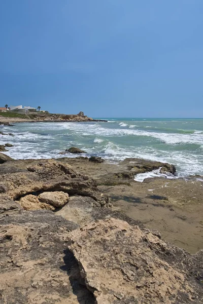 Itália Sicília Mar Mediterrâneo Vista Costa Rochosa Siciliana Sudeste Torre — Fotografia de Stock