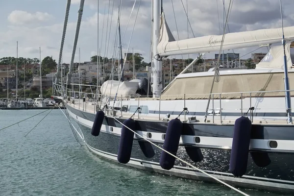 Italië Sicilië Middellandse Zee Marina Ragusa Juni 2018 Grote Zeilboot — Stockfoto
