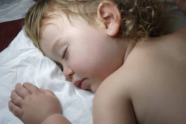 寝ている乳児男性肖像画 — ストック写真