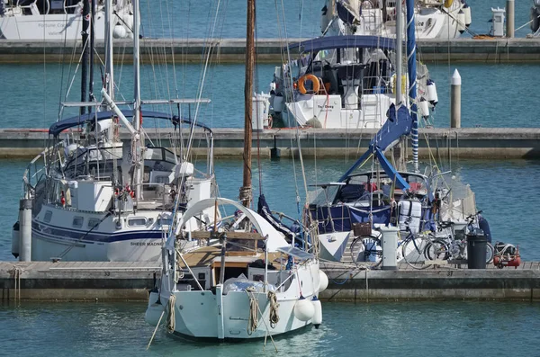 Włochy Sycylia Morze Śródziemne Marina Ragusa Lipca 2018 Żeglarstwo Łodzie — Zdjęcie stockowe