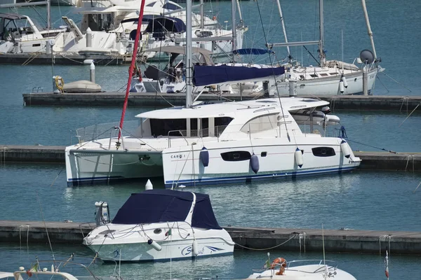 Olaszország Szicília Földközi Tenger Marina Ragusa 2018 Július Csónakok Luxus — Stock Fotó