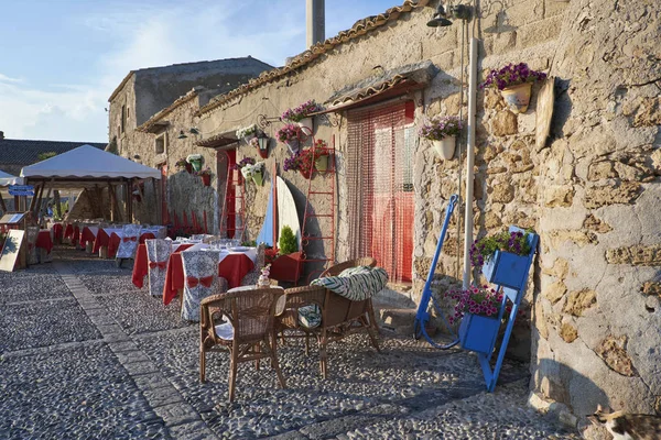 İtalya, Sicilya, Marzamemi (Siracusa eyaleti); 10 Temmuz 2018, Restoran eski bölümü kasaba - Editörden