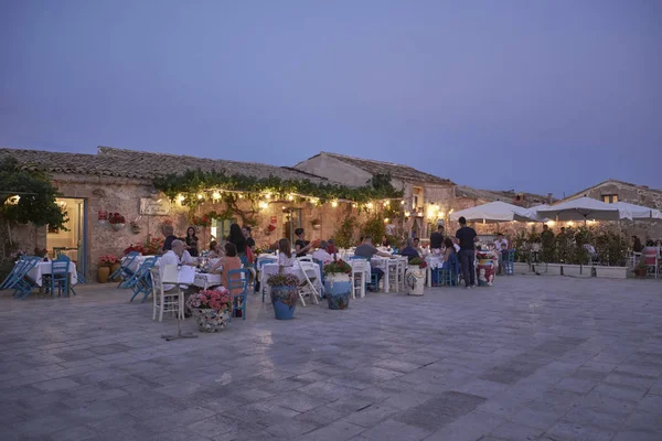 Італія Сицилія Marzamemi Провінція Сіракузи Липня 2018 Людей Ресторани Старій — стокове фото