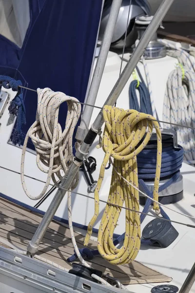 Italien Sizilien Mittelmeer Segelboot Hafen Winde Und Nautische Seile — Stockfoto