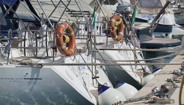 Italia Sicilia Mar Mediterraneo Marina Ragusa Luglio 2018 Barche Vela — Foto Stock