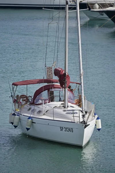 Italia Sicilia Mar Mediterráneo Marina Ragusa Julio 2018 Personas Velero — Foto de Stock