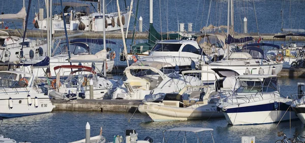 Talya Sicilya Akdeniz Marina Ragusa Temmuz 2018 Motorlu Tekne Lüks — Stok fotoğraf